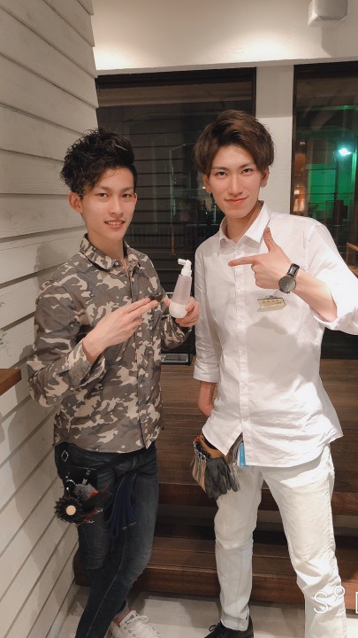 EAB4B5C3-69FD-4C71-8A07-73EC2BD24323